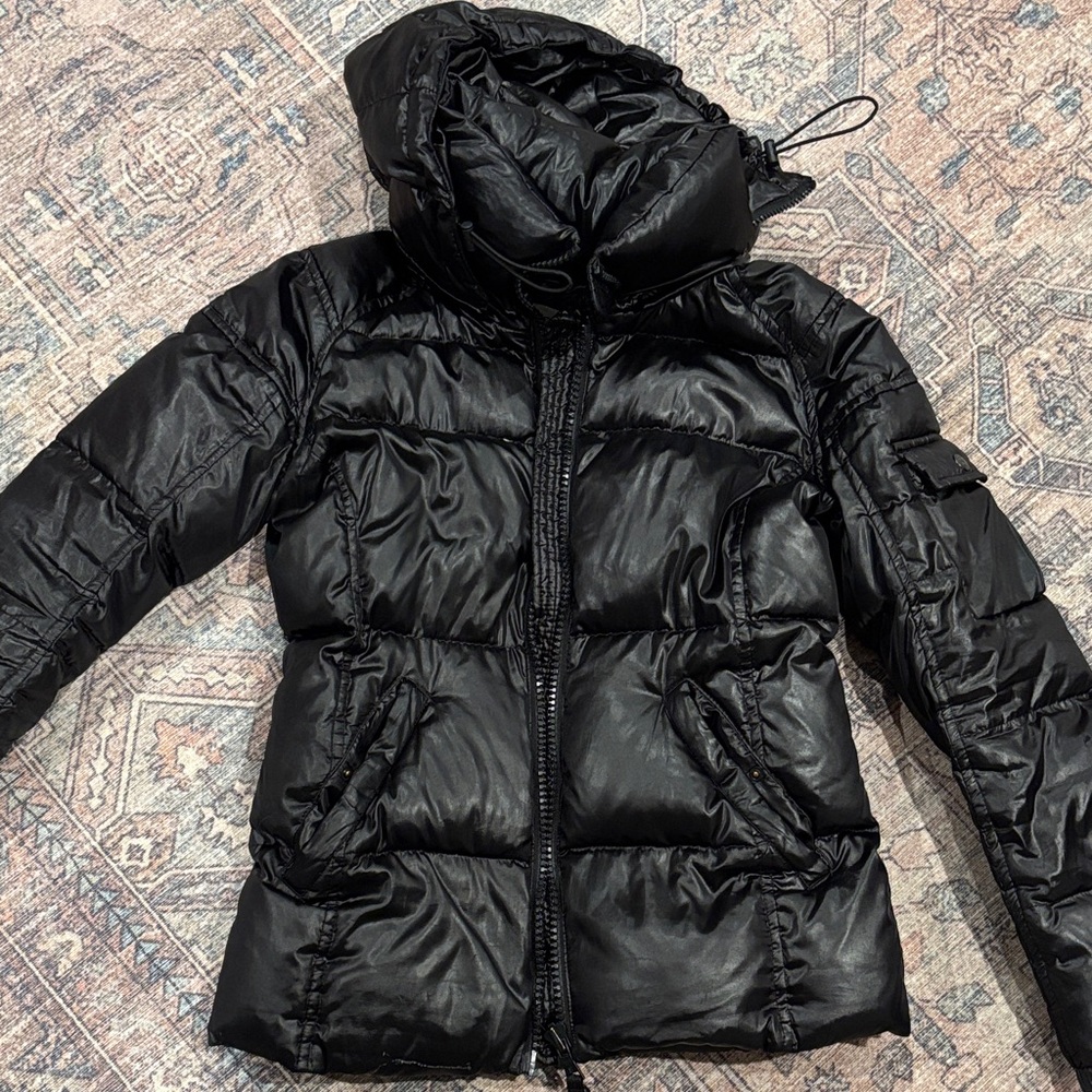 Elegant Black Puffer Jacket for Women